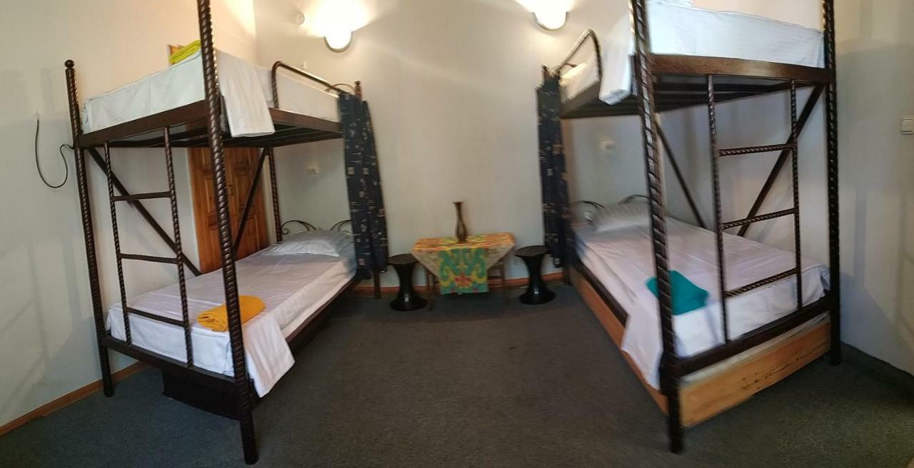 Sim Sim Hostel & Guest House Near The Church ซามาร์คันด์ ภายนอก รูปภาพ